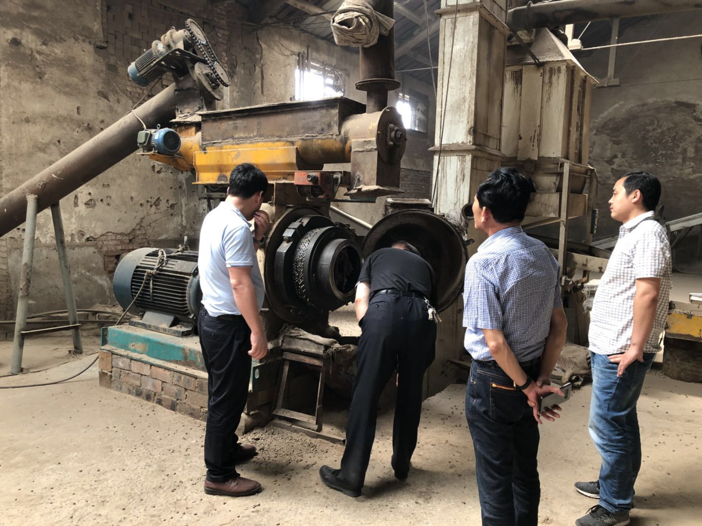 秸稈顆粒機(jī)現(xiàn)場(chǎng)