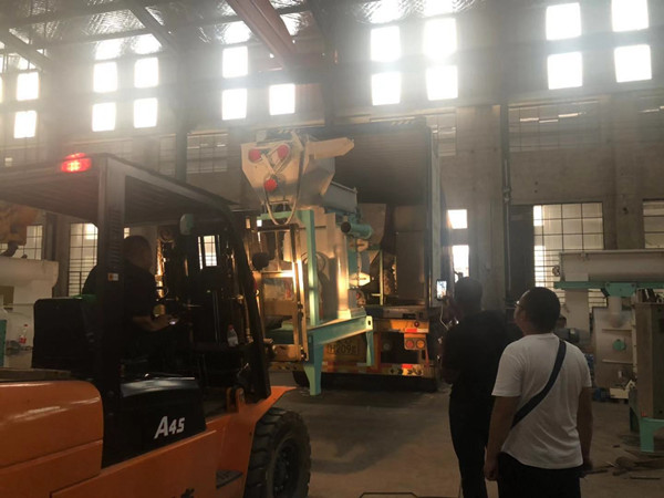 顆粒機(jī)發(fā)貨